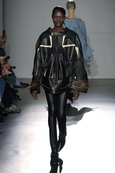 Look 18